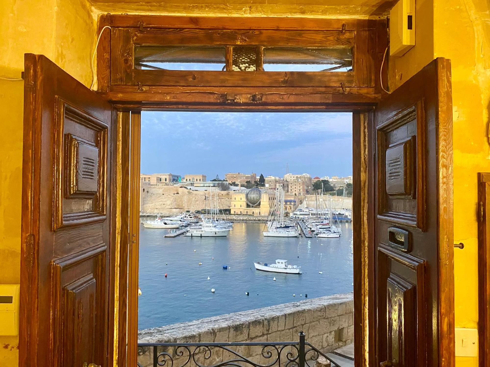 Blue Eye - Waterfront Home In A Scenic Location Birgu Bagian luar foto